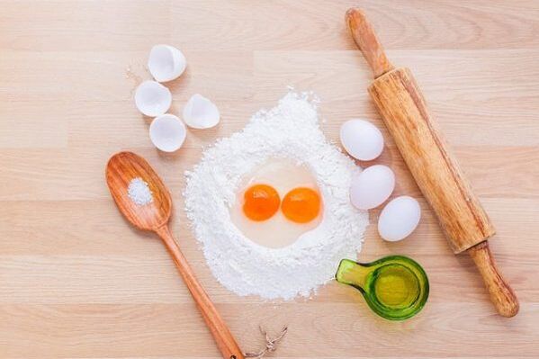 Preparar un plato para una dieta del huevo que elimine el exceso de peso. 