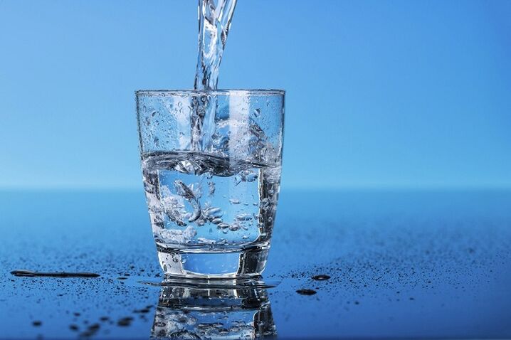 Beba suficiente agua para perder peso rápidamente.